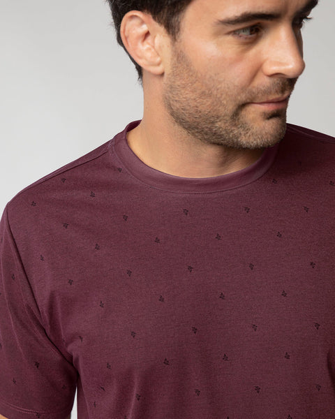 Camiseta manga corta con estampado continuo#color_430-vino