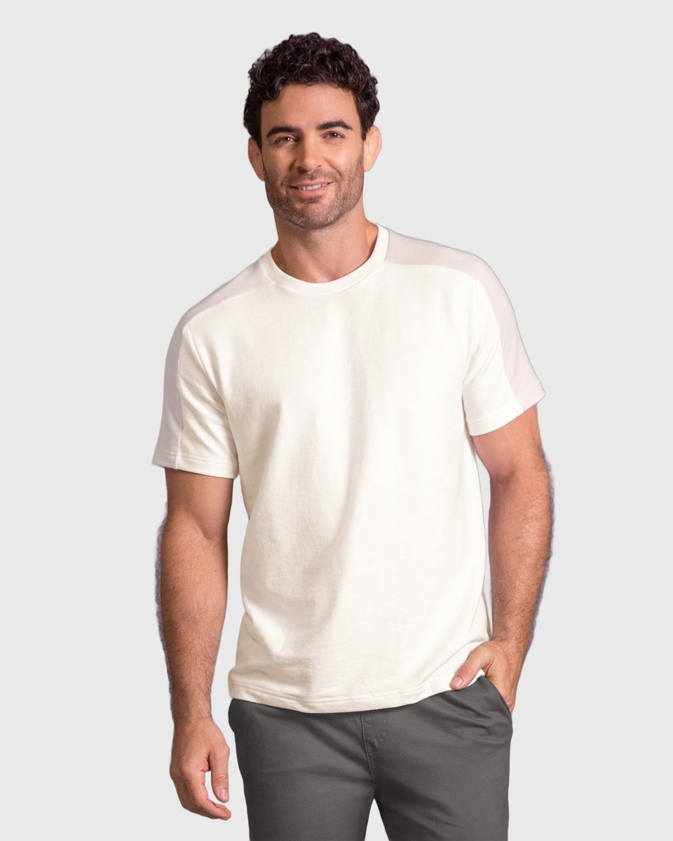 Camiseta básica con cortes decorativos en hombros
