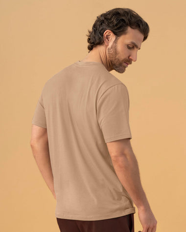 Camiseta básica con manga corta y cuello redondo#color_c54-arena