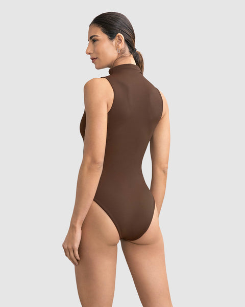 Body de cuello alto con control de abdomen#color_875-cafe-oscuro