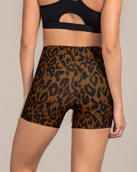 Short corto deportivo ajustado y ligero#color_167-estampado-animal-print