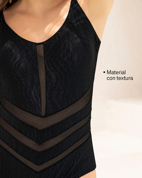 Traje de baño de control en abdomen bajo y tela con textura#color_700-negro