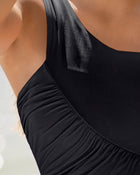 Traje de baño de control con cargaderas asimétricas