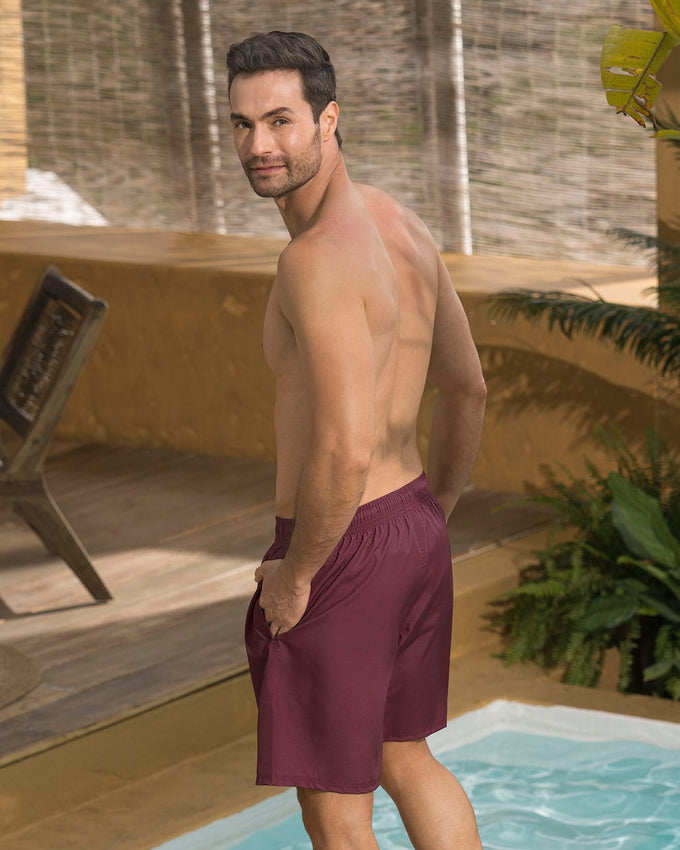 Pantaloneta de baño masculina elaborada con material de pet reciclado con mayor cubrimiento#color_220-vino-oscuro