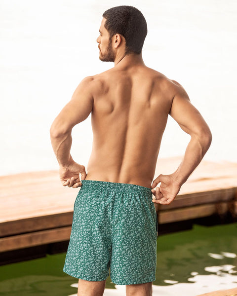 Pantaloneta corta de baño para hombre elaborada con pet reciclado#color_060-estampado-arabescos