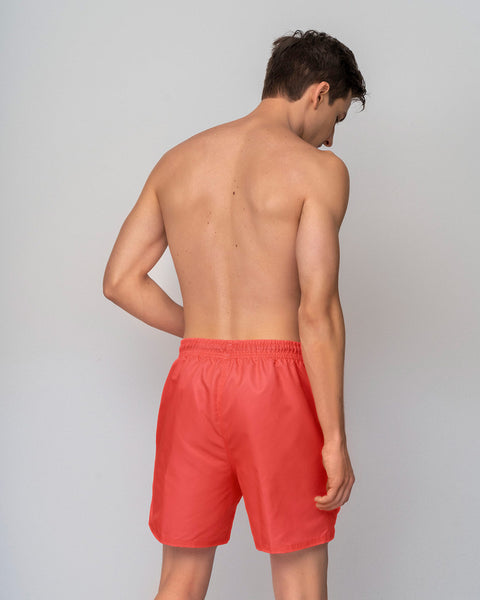 Pantaloneta corta de baño para hombre elaborada con pet reciclado#color_375-coral-neon