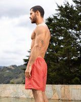 Pantaloneta de baño masculina con práctico bolsillo al lado derecho#color_030-estampado-ondas