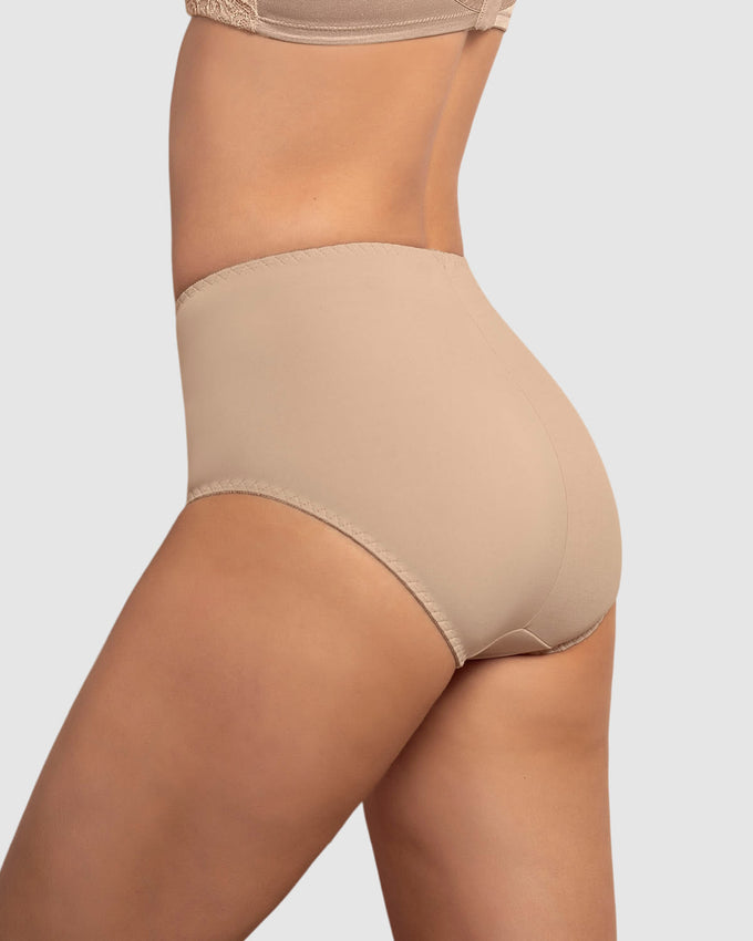 Panty clásico de control suave con toques de encaje en abdomen#color_802-cafe-claro
