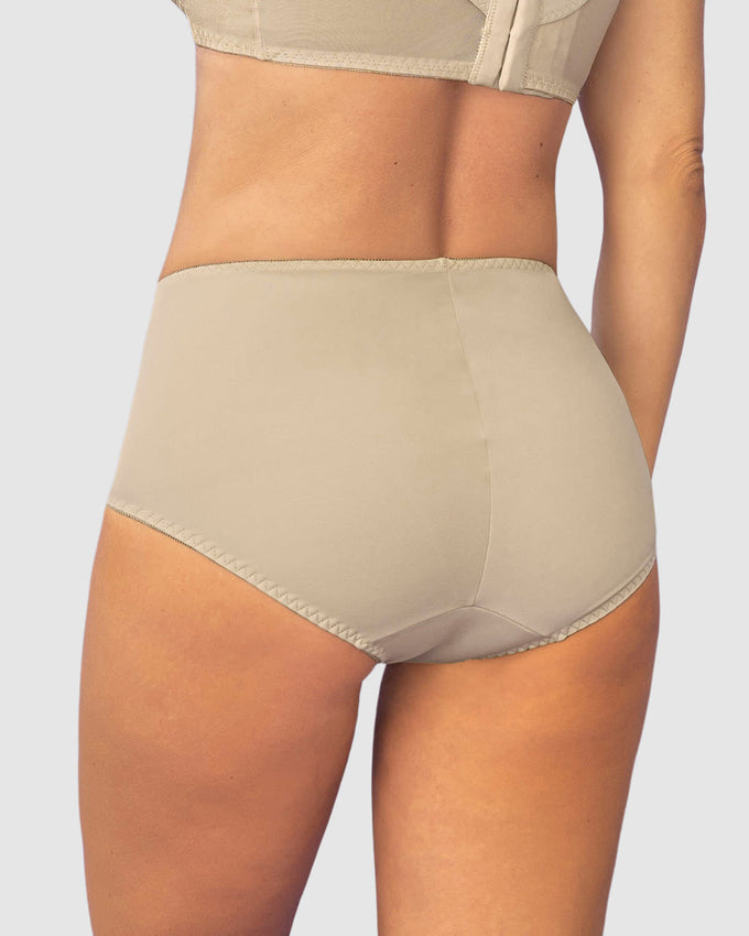 Panty clásico de control suave con toques de encaje en abdomen#color_824-perla