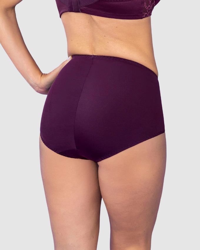 Panty clásico de control suave con toques de encaje en abdomen#color_a97-uva