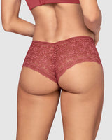 Panty estilo hipster en encaje sexy con refuerzo en algodón#color_484-rojo-medio