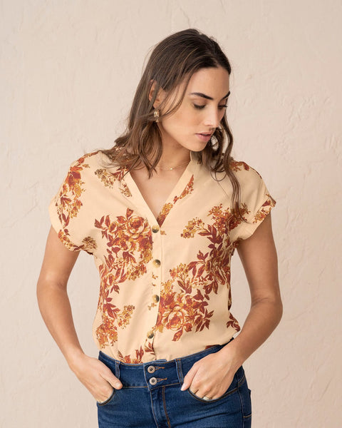 Blusa manga corta estampada abotonable#color_847-flores-mostaza