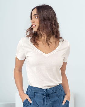 Camiseta manga corta cuello en v elaborada en algodón#color_018-marfil