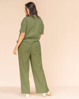 Pantalón largo con nido de abeja en cintura#color_601-verde-claro