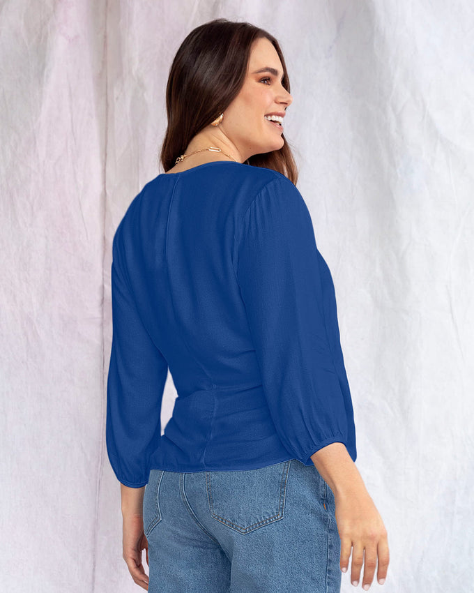 Blusa manga 3/4 con escote en v y anudado lateral#color_024-azul-medio