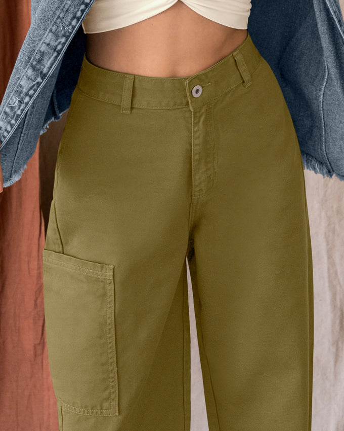 Pantalón tiro alto bota recta con bolsillo tipo cargo#color_601-verde-militar
